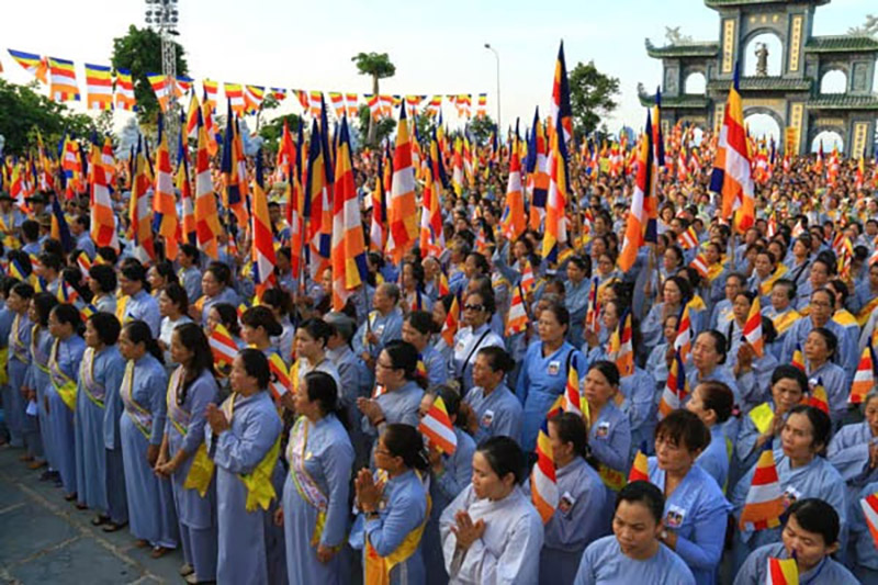 Phật tử tham gia nghe giảng Pháp