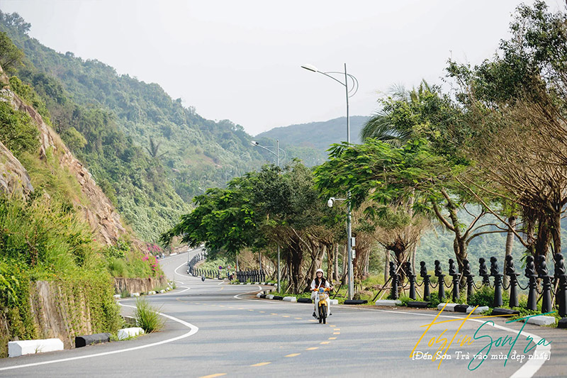 Khung cảnh trên cung đường Hoàng Sa
