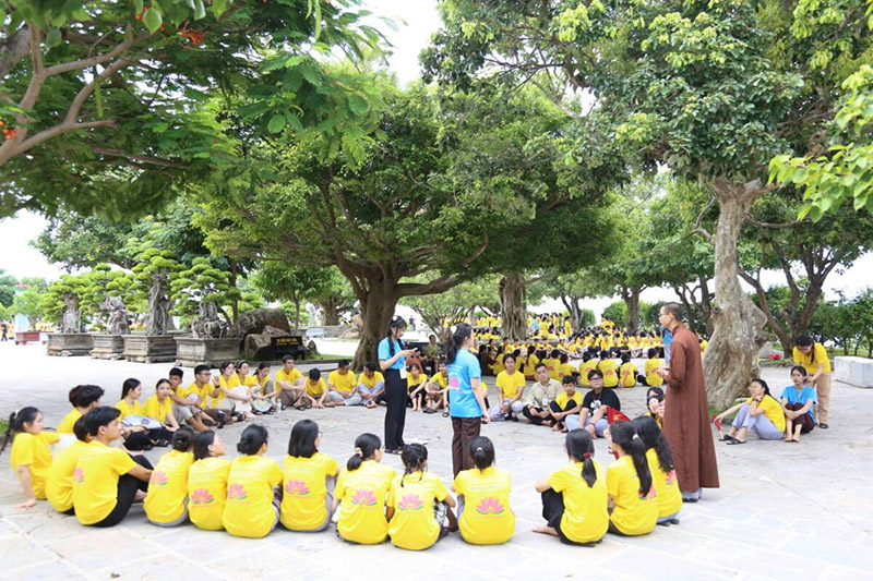 Tham gia hoạt động tại khoá tu