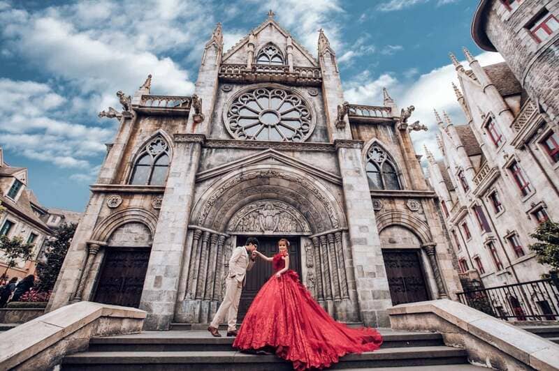 Thánh đường St Denis là nơi chụp ảnh cưới yêu thích của nhiều đôi uyên ương