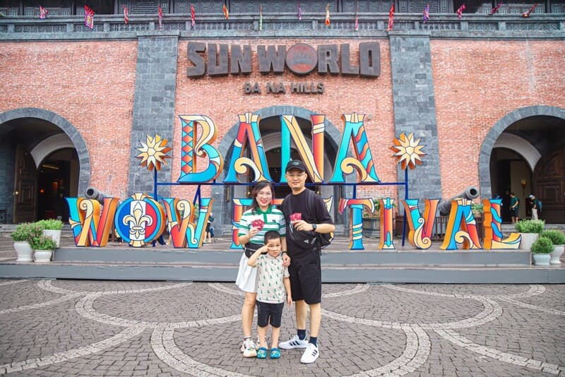 Cổng chào Sun World được trang trí bắt mắt trong các dịp lễ lớn