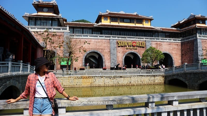 Vẻ đẹp cổ kính, uy nghi của cổng chào Sun World
