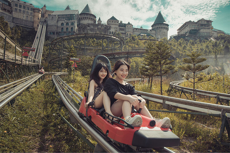 Tuân thủ quy định khi chơi tàu lượn ở Ba Na Hills