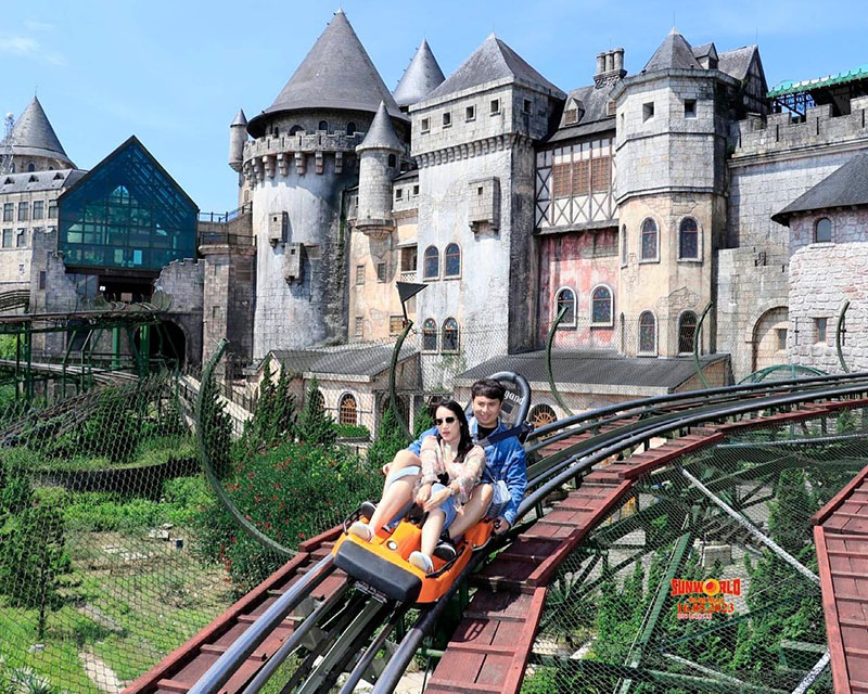 Tàu lượn ở Ba Na Hills trang bị thiết bị an toàn
