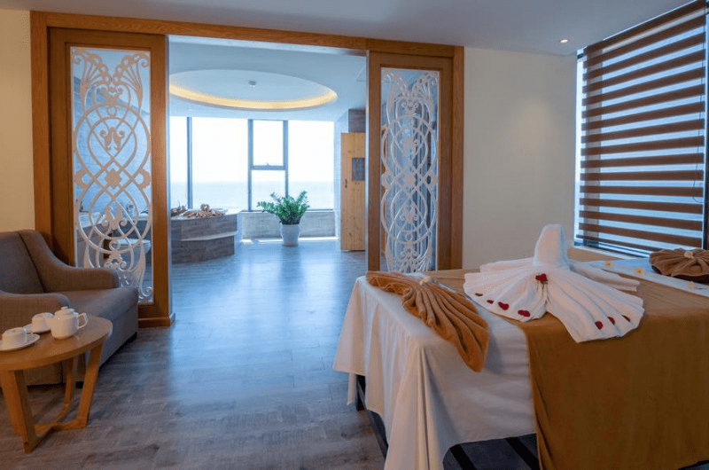 118 Khong Gian Rong Rai Co Tam Nhin Huong Bien Cua Hoa Su Spa