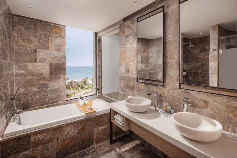 95 Khong Gian Phong Tam Cua Melia Danang Beach Resort