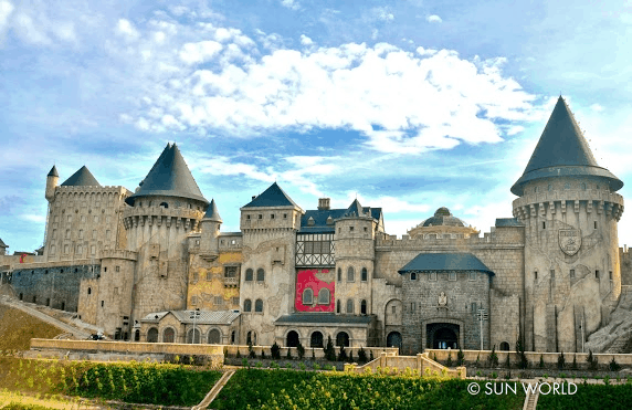 Dạo chơi trong lâu đài Chenonceau du khách sẽ có cảm giác như đang lạc trong bộ phim Harry Potter đình đám
