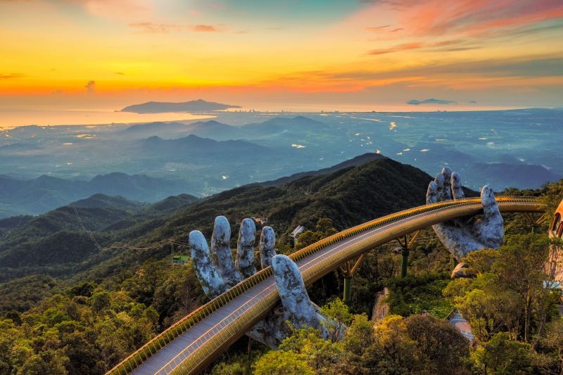 Hoàng hôn trên Cầu Vàng