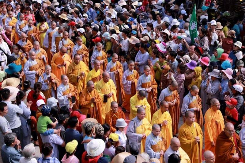Lễ hội Quan Thế m tại chùa Quan Thế m thu hút đông đảo các thiện nam, tín nữ từ khắp nơi trên Tổ quốc (Nguồn ảnh: Vinpearl) 