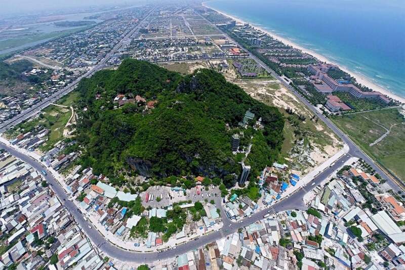 Quần thể Ngũ Hành Sơn cách trung tâm thành phố Đà Nẵng chỉ 8km. (Nguồn ảnh: Vinpearl) 