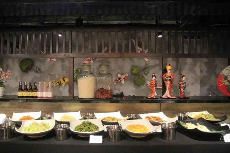 Những chi tiết trang trí mang đến cho thực khách cảm giác như đi giữa một Tokyo thu nhỏ 