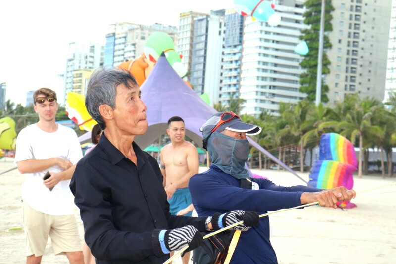 Các nghệ nhân trình diễn diều nghệ thuật 