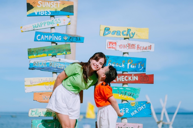 Tiểu cảnh trên bãi biển thu hút đông đảo du khách check-in 