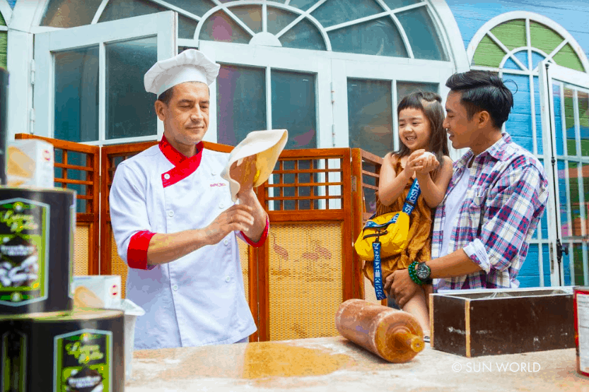 Tận mắt chiêm ngưỡng đầu bếp trổ tài là trải nghiệm độc đáo khi ăn tại nhà hàng A La Carte