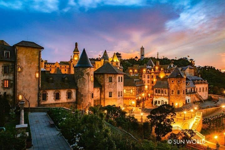 Làng Pháp - Ba Na Hills lung linh huyền ảo khi màn đêm dần buông