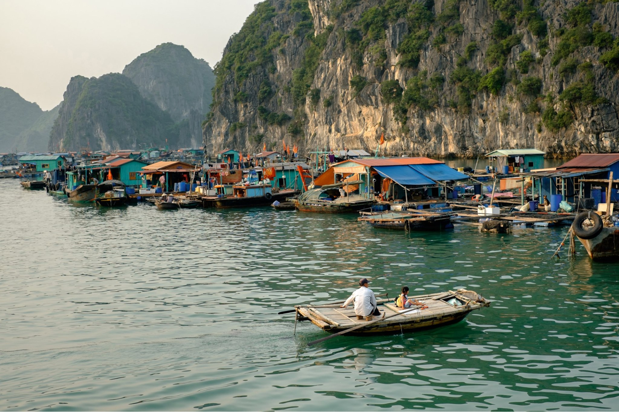 kham-pha-lang-chai-bang-thuyen-va-kayak 