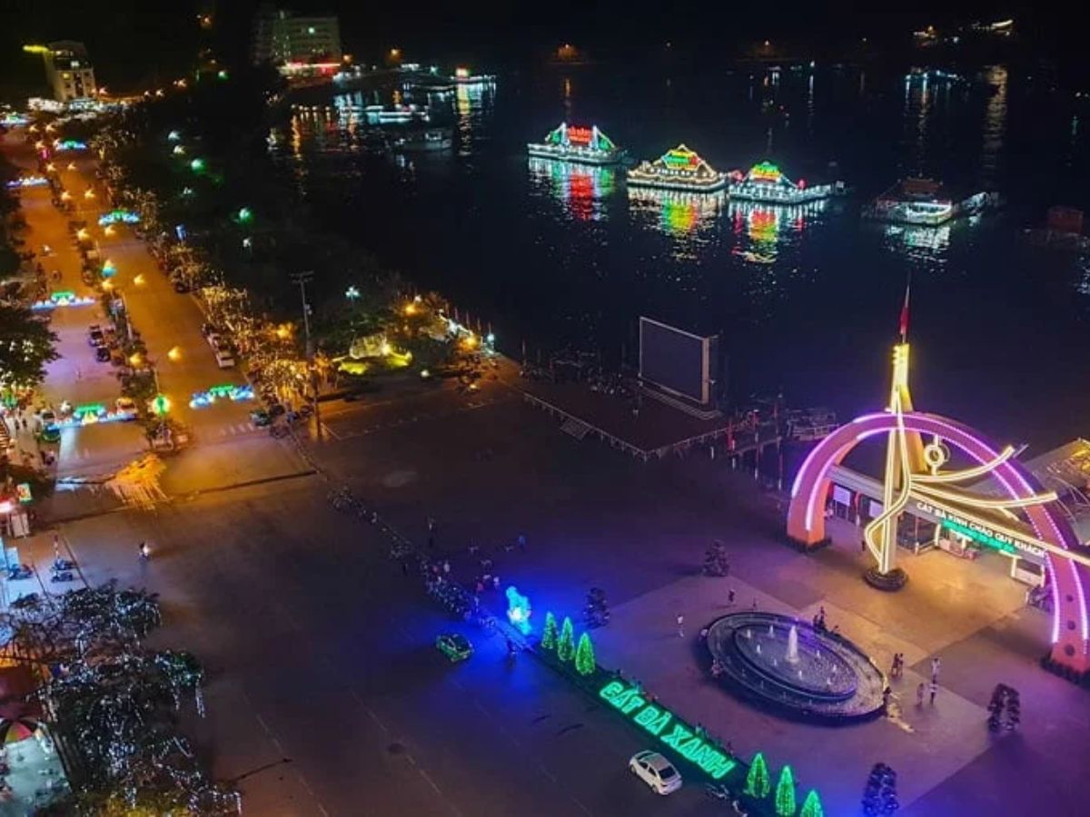 Chợ đêm Cát Bà