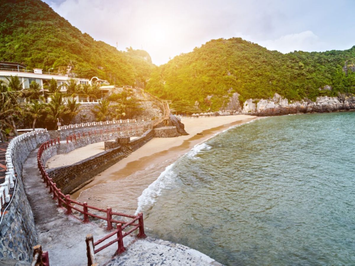 Bài Cát Cò 1 - Bãi biển an toàn cho tắm đêm 