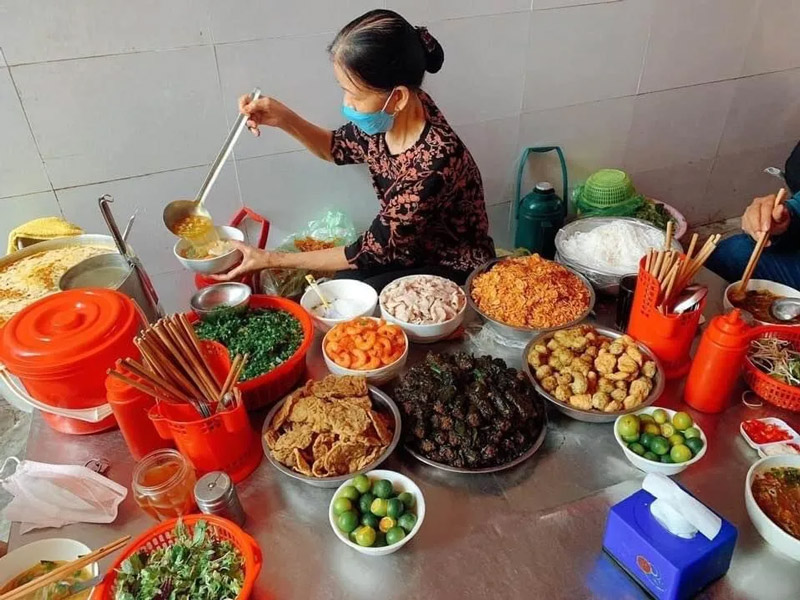 Bánh đa cua ăn vào mùa đông béo ngậy, ăn vào mùa hè lại thanh mát