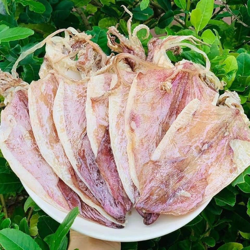 Mực một nắng Hải Phòng là món hải sản đặc trưng được nhiều du khách chọn mua làm quà