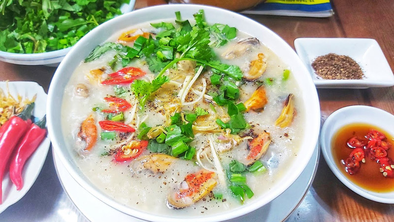 Thưởng thức bát cháo vẹm xanh nóng hổi để bồi bổ sức khỏe