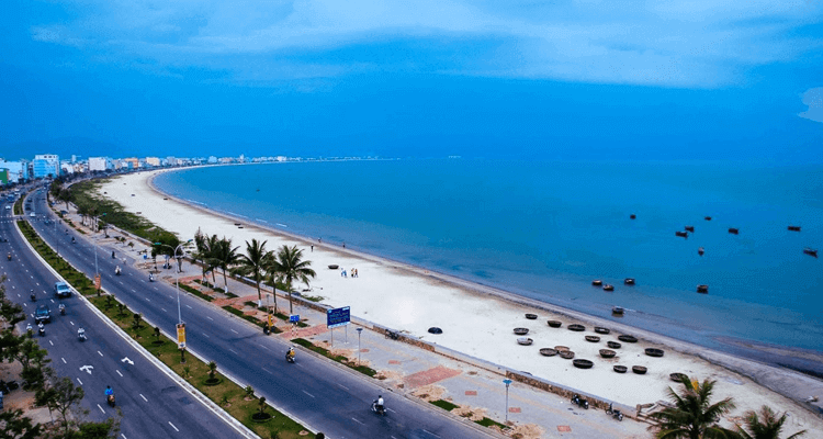 Trượt thác tại khu du lịch Hòa Phú Thành tại Đà Nẵng