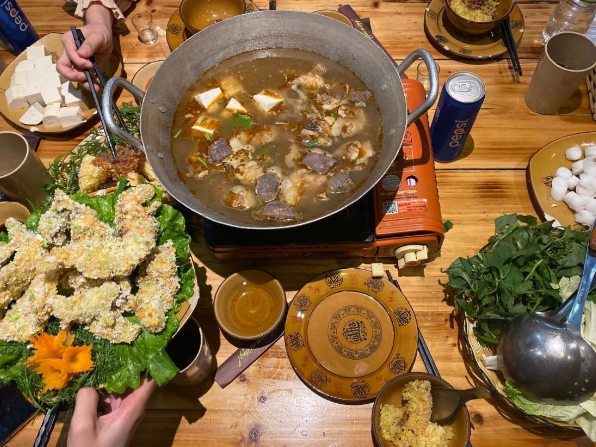 Thắng cố là món ăn đặc trưng du khách nên thưởng thức