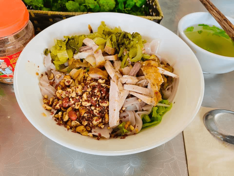 Hương vị của phở Lường Pàn rất đặc biệt, chắc chắn không “đụng hàng” với bất kỳ món phở nào mà bạn từng thưởng thức trước đây (Nguồn: reviewsapa.com)