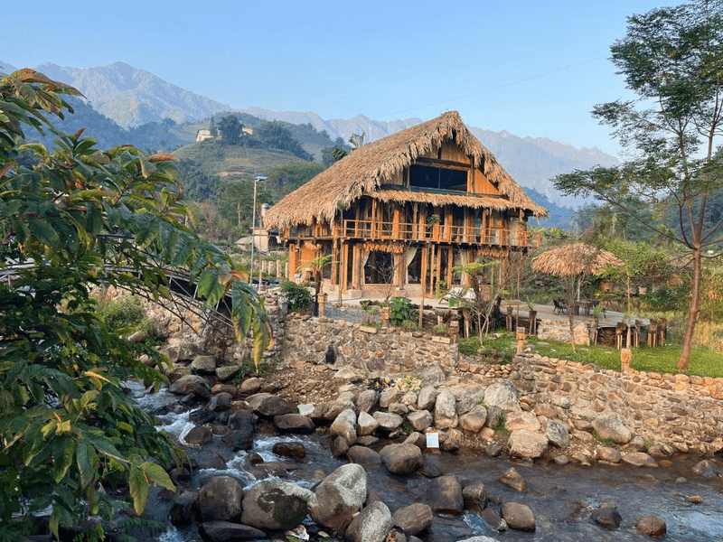 Căn nhà gỗ nhỏ bên đồi như bước ra từ truyện cổ tích (Nguồn: Lao Chải Riverside Stay & Coffee)