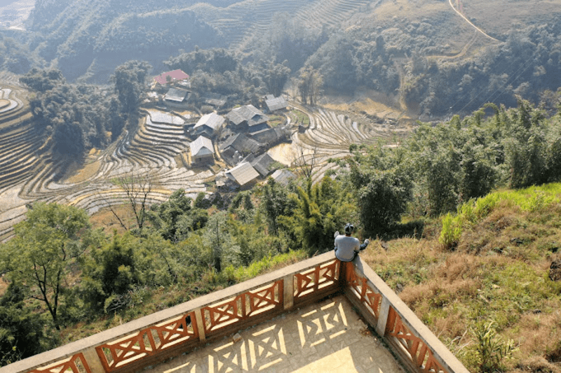 Xung quanh điểm check-in trên tỉnh lộ 152 có hàng rào che chắn (Nguồn: Mayank Tiwari)