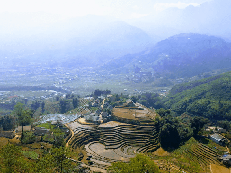 Quang cảnh nhìn từ điểm check-in trên đường vào bản Lao Chải (Nguồn: Nguyen Thanh Tung)