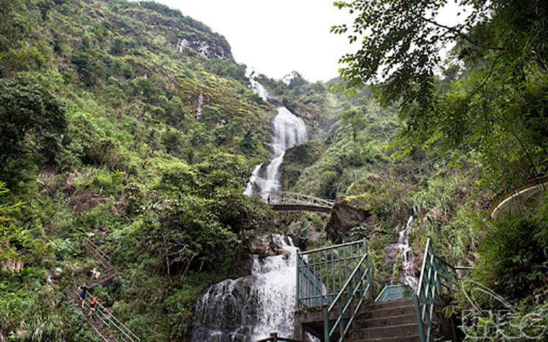 Tháng 6 là tháng cuối của mùa hè và cũng là thời điểm cuối cùng trong năm để du khách ngắm nhìn Thác Bạc cuồn cuộn chảy (Nguồn: Vietnam Tourism)