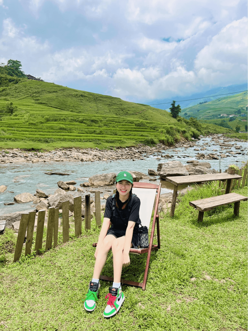 Tận hưởng những giây phút thư giãn khi ngồi cắm trại bên suối Mường Hoa (Nguồn: Phạm Xuân Toàn)