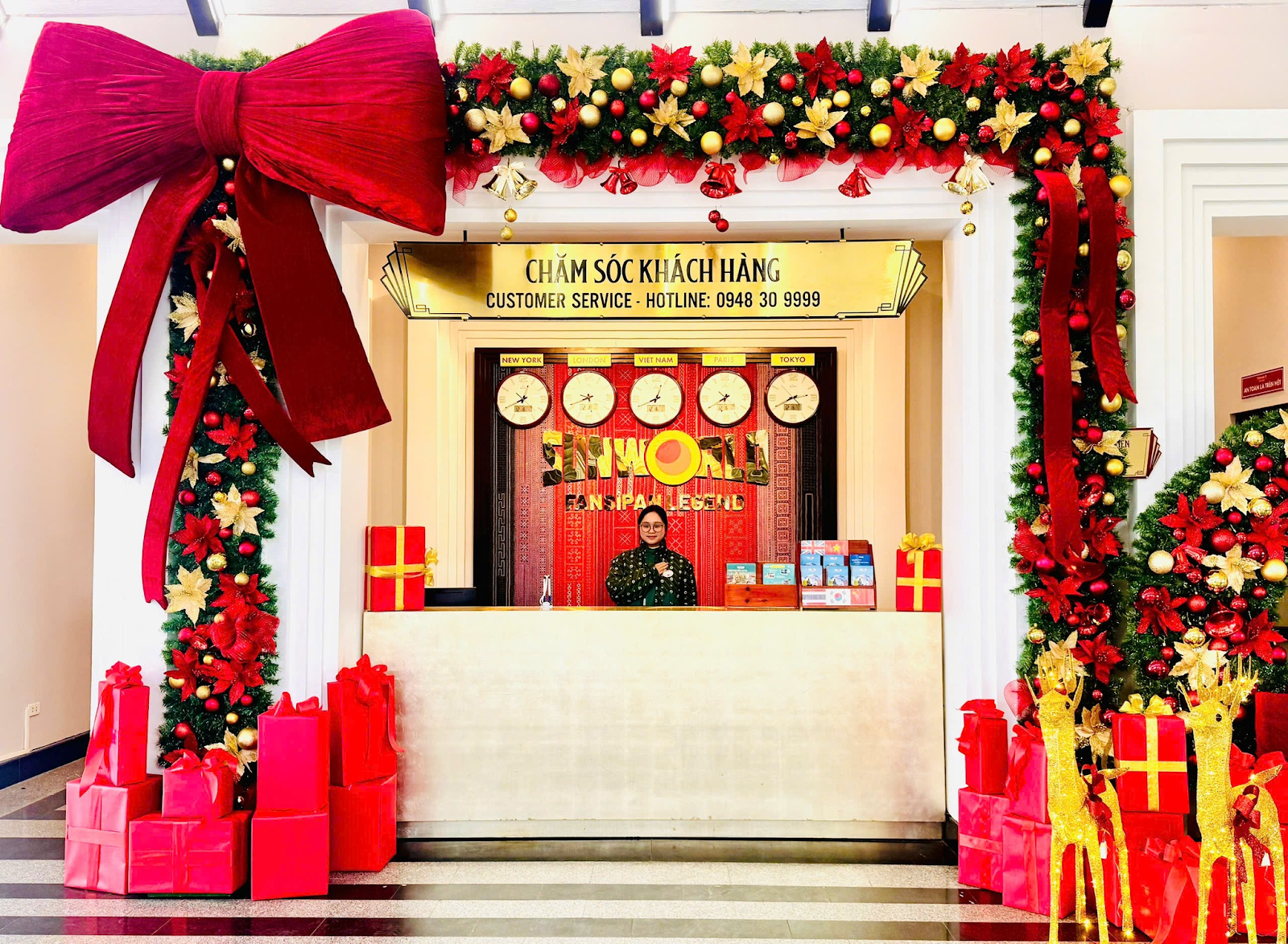Quầy Chăm sóc khách hàng được trang hoàng lộng lẫy