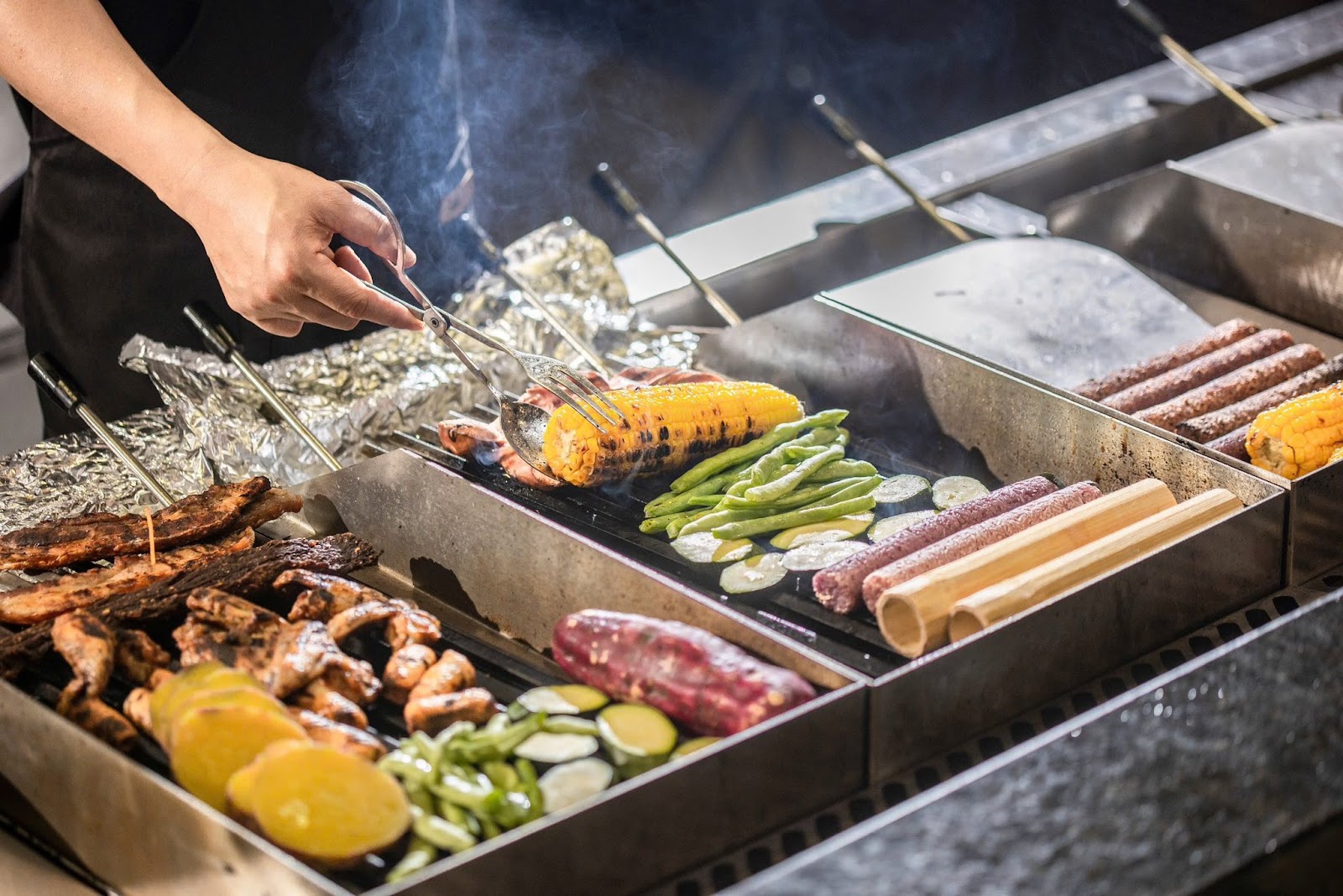 Những món nướng nóng hổi, thơm lừng giúp xua tan cái lạnh Sa Pa. 