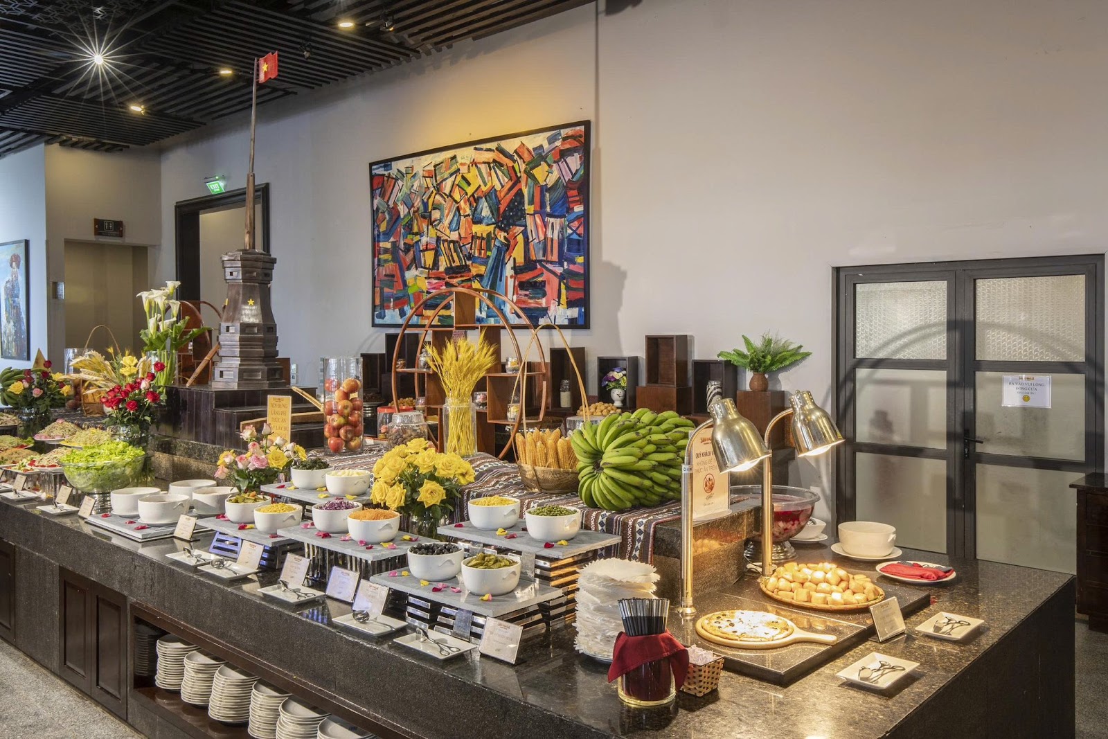 Những quầy line bắt mắt, ngon miệng tại nhà hàng Vân Sam.