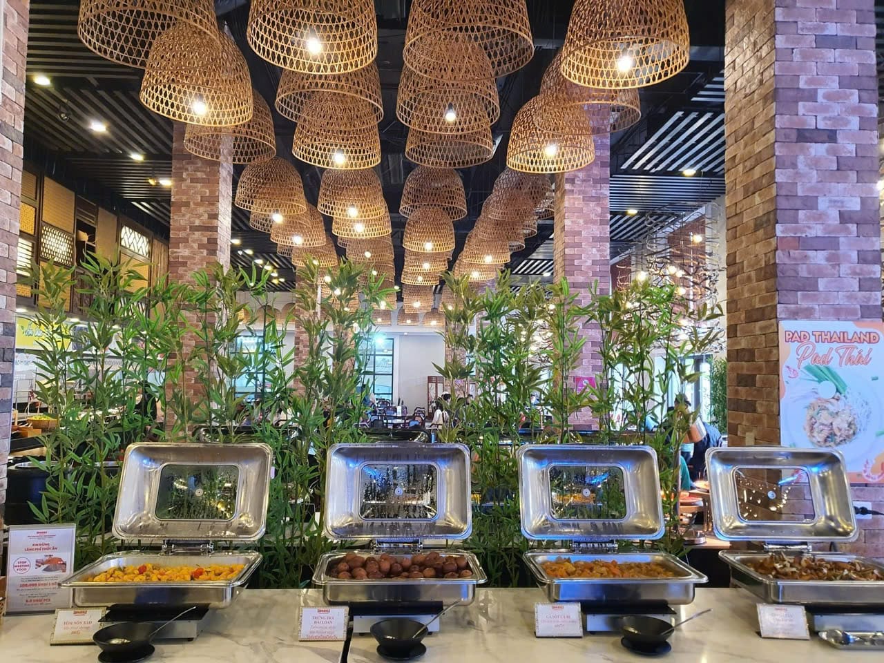 Không gian sang trọng, rộng rãi của nhà hàng Vân Sam. 