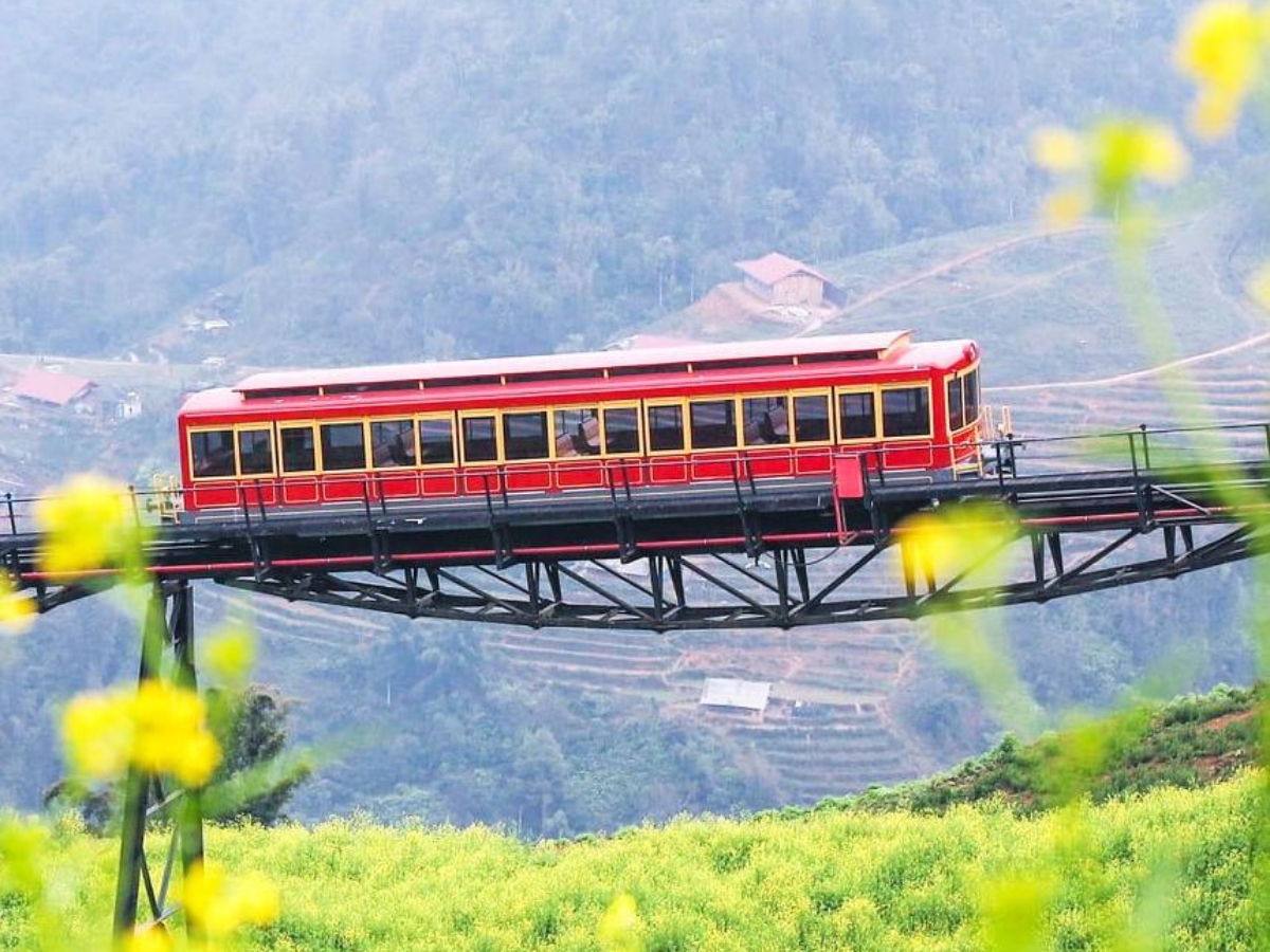 Tàu hỏa leo núi Mường Hoa