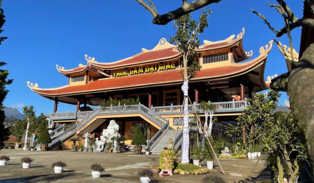 Thiền viện Trúc Lâm Đại Giác được nhiều du khách tìm đến để tham quan và cầu bình an.