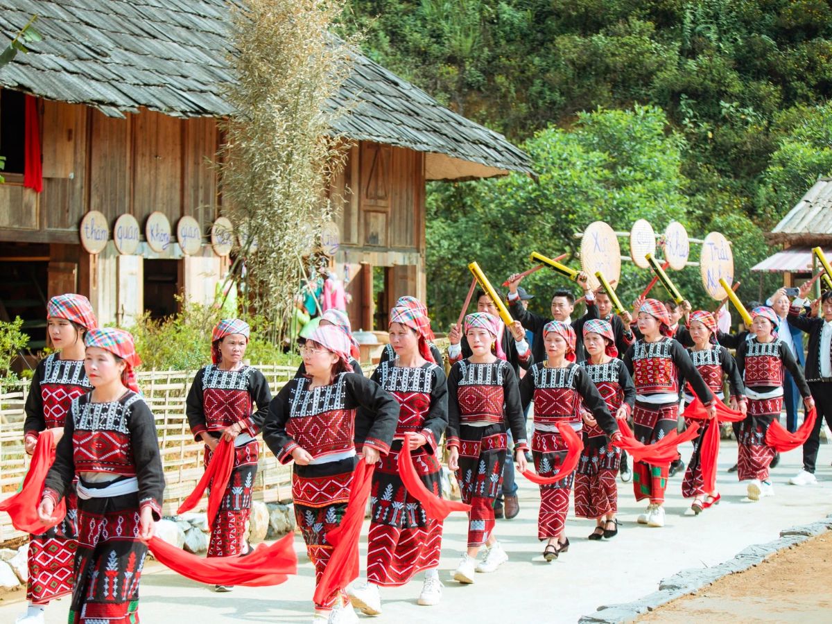 Bản Mây là điểm dừng chân lý tưởng để khám phá cảnh sắc núi non và trải nghiệm văn hóa vùng cao. 