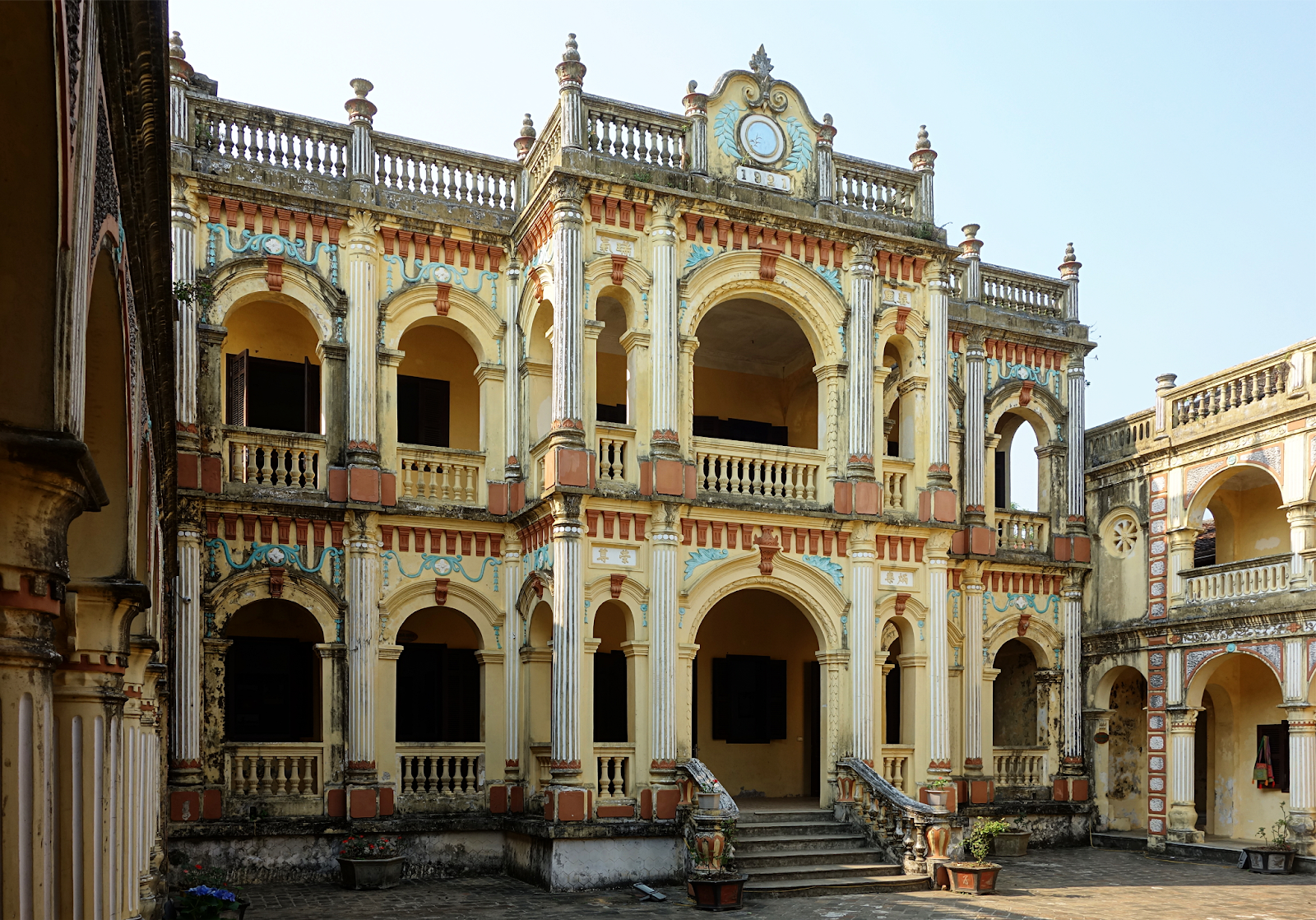 Dinh thực Hoàng A Tưởng là điểm check-in độc đáo tại Bắc Hà.