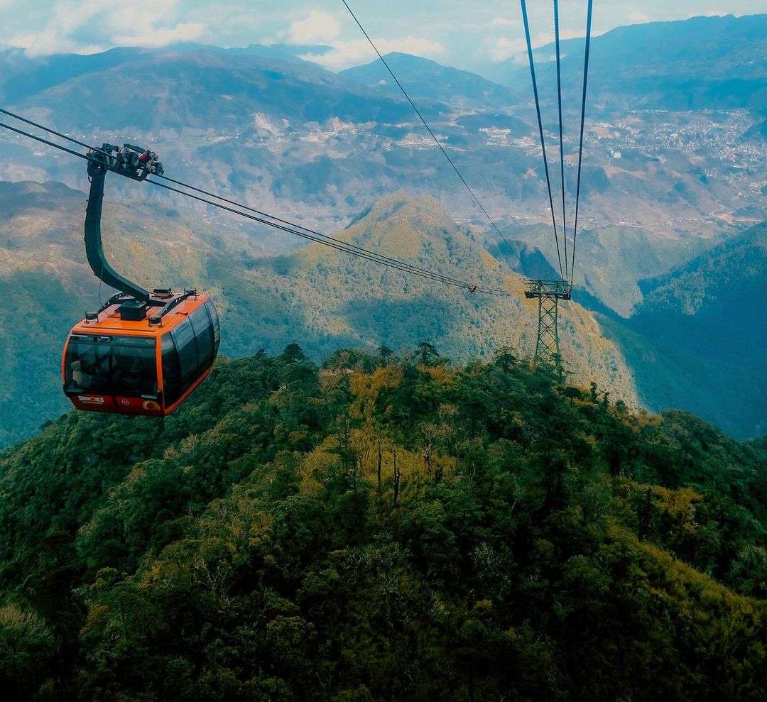 Tuyến cáp treo Fansipan 3 dây hiện đại. 