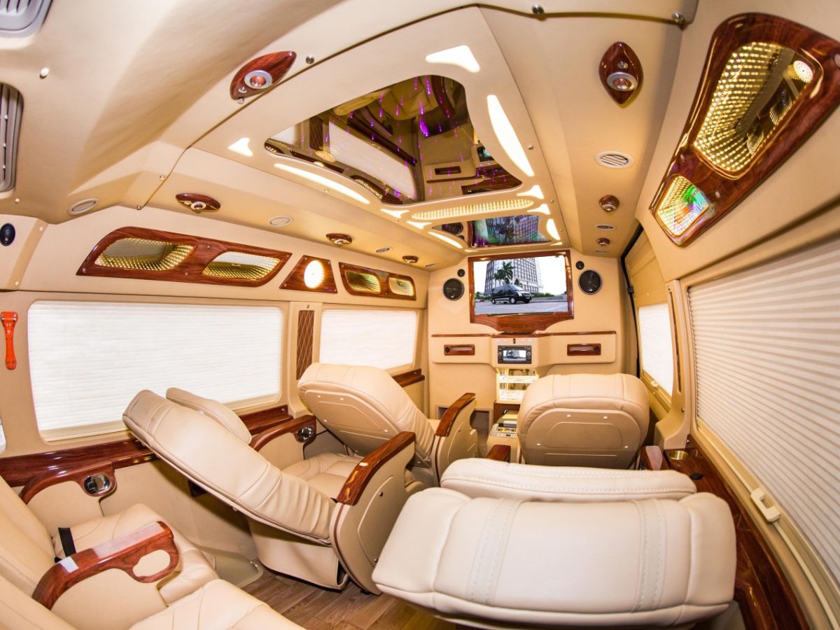 Tiện nghi trên xe mang lại cảm giác thoải mái suốt hành trình. 