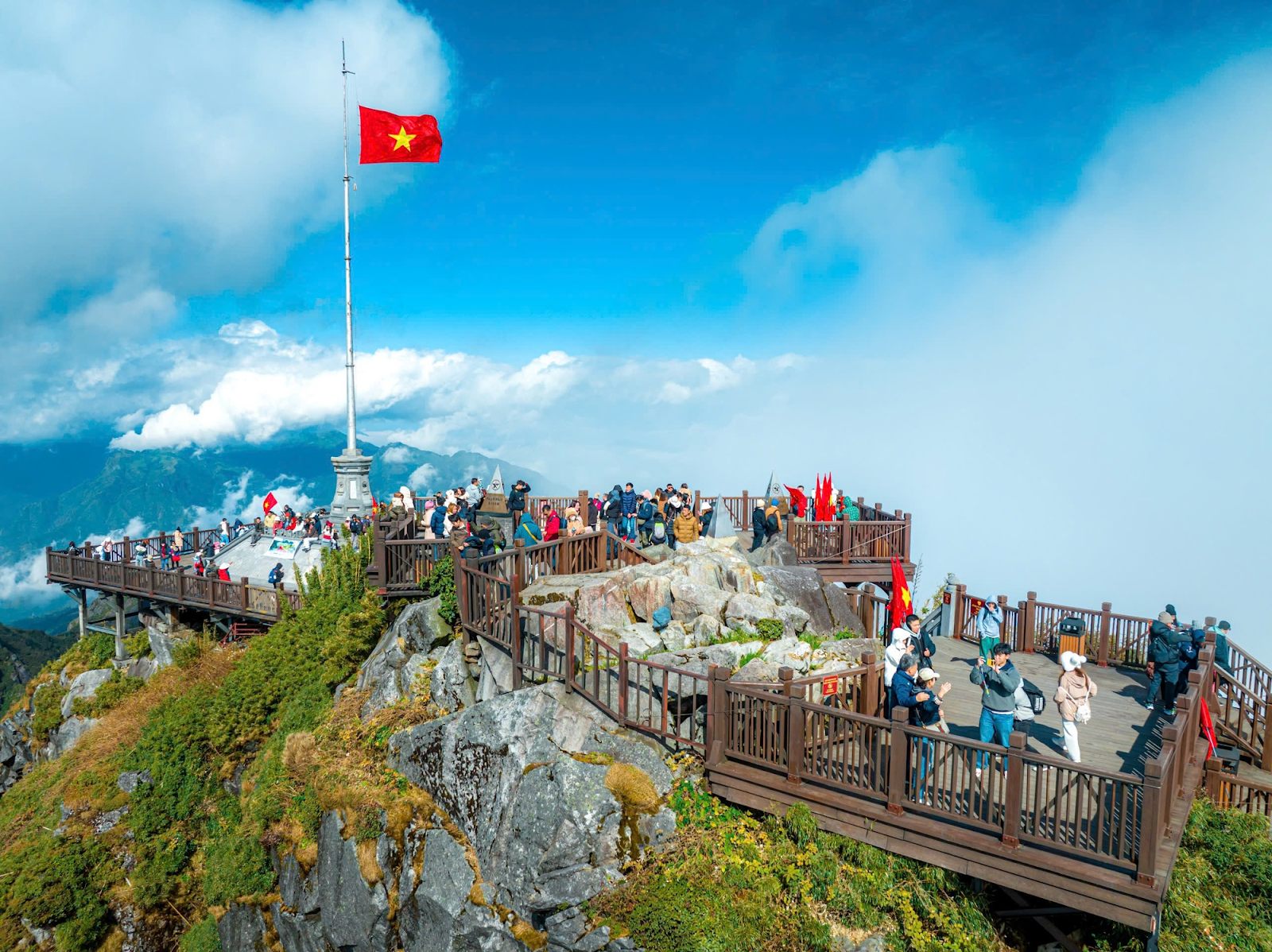 Du khách có thể kết hợp khám phá Sa Pa và vui chơi tại Sun World Fansipan Legend. 