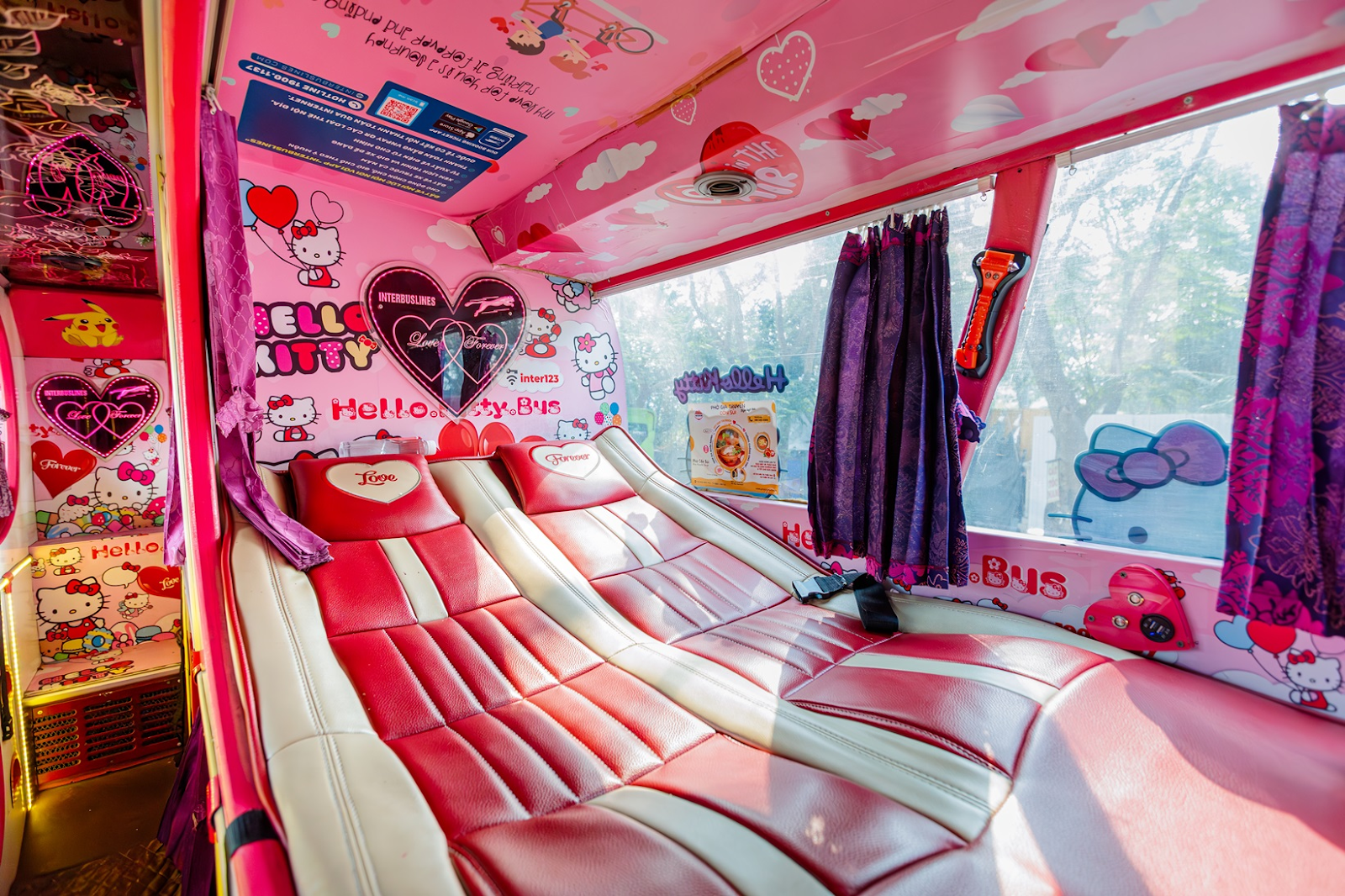 Không gian rộng rãi và trang trí đáng yêu bên trong cabin của nhà xe Inter Bus Lines 