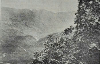 Khung cảnh thung lũng Mường Bo nhìn từ đỉnh núi