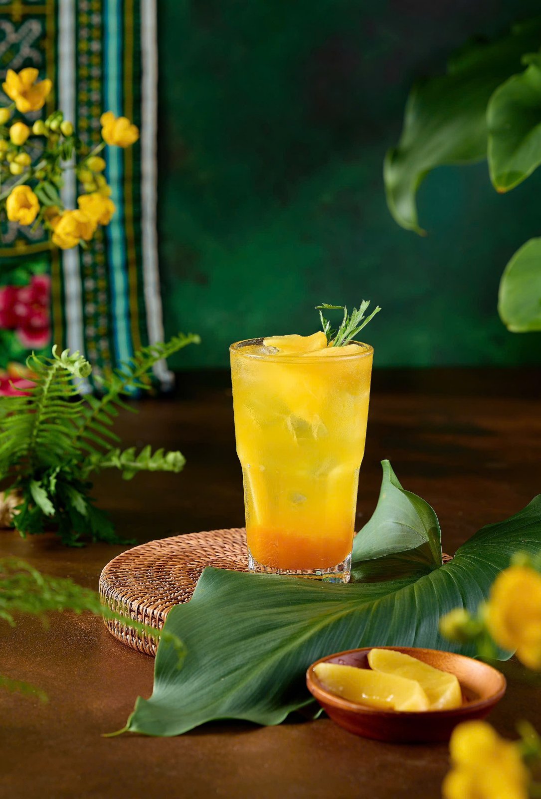 Thưởng thức đồ uống tại Du Soleil để khởi đầu ngày mới tràn đầy năng lượng.