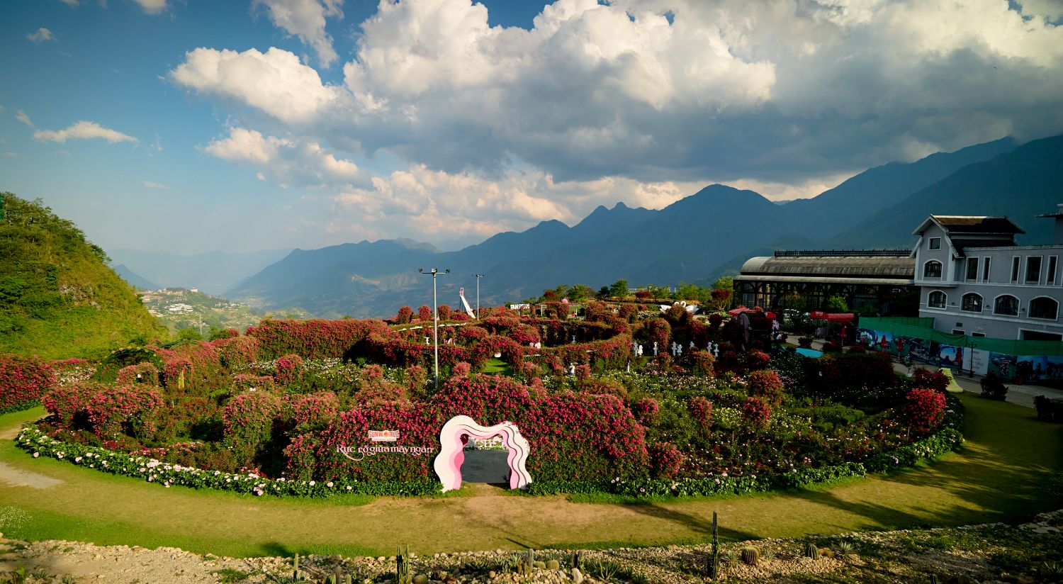 Lễ hội năm nay được tổ chức ngay tại khuôn viên của khu du lịch Sun World Fansipan Legend