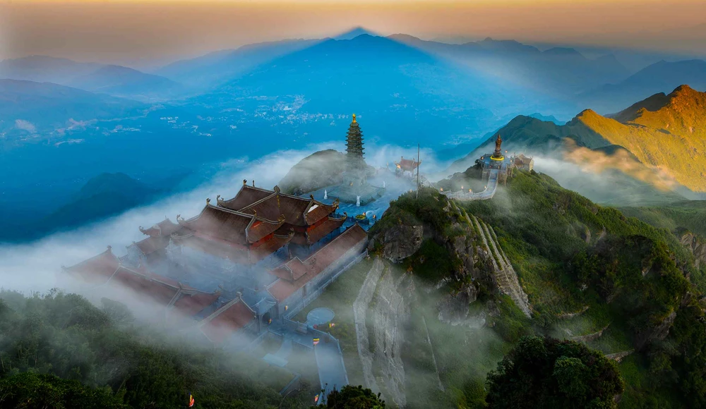 Fansipan là điểm tránh nóng được nhiều du khách lựa chọn khi mùa hè nắng nóng tới
