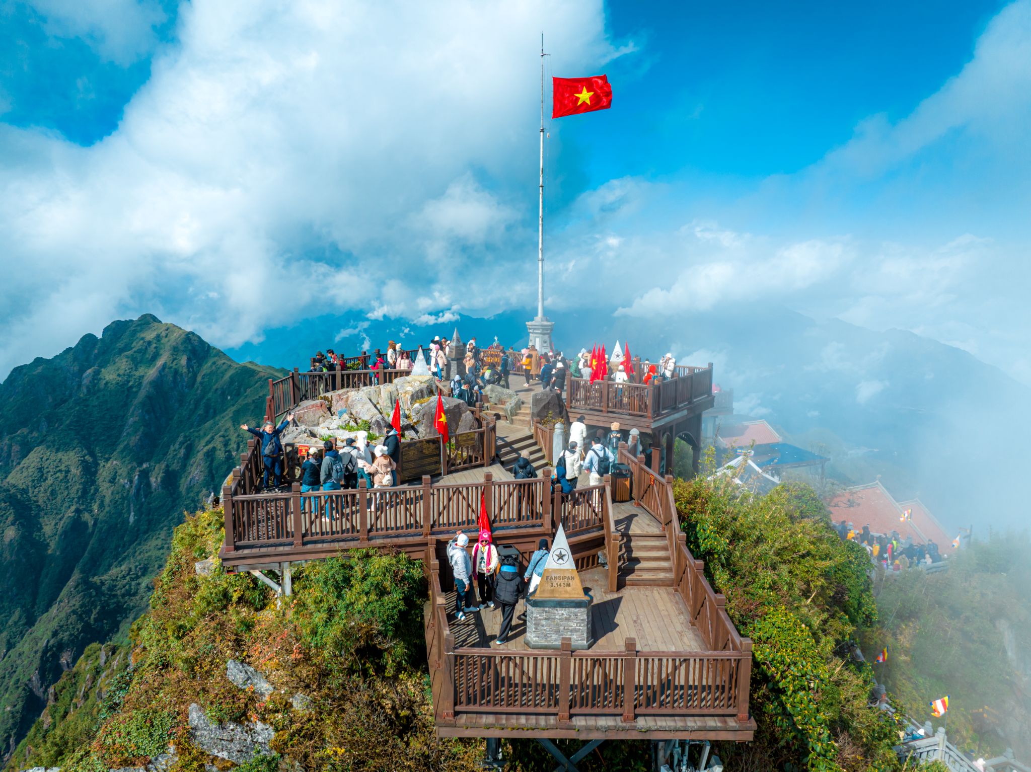 Fansipan là một trong những biểu tượng du lịch Tây Bắc của Việt Nam trên bản đồ quốc tế